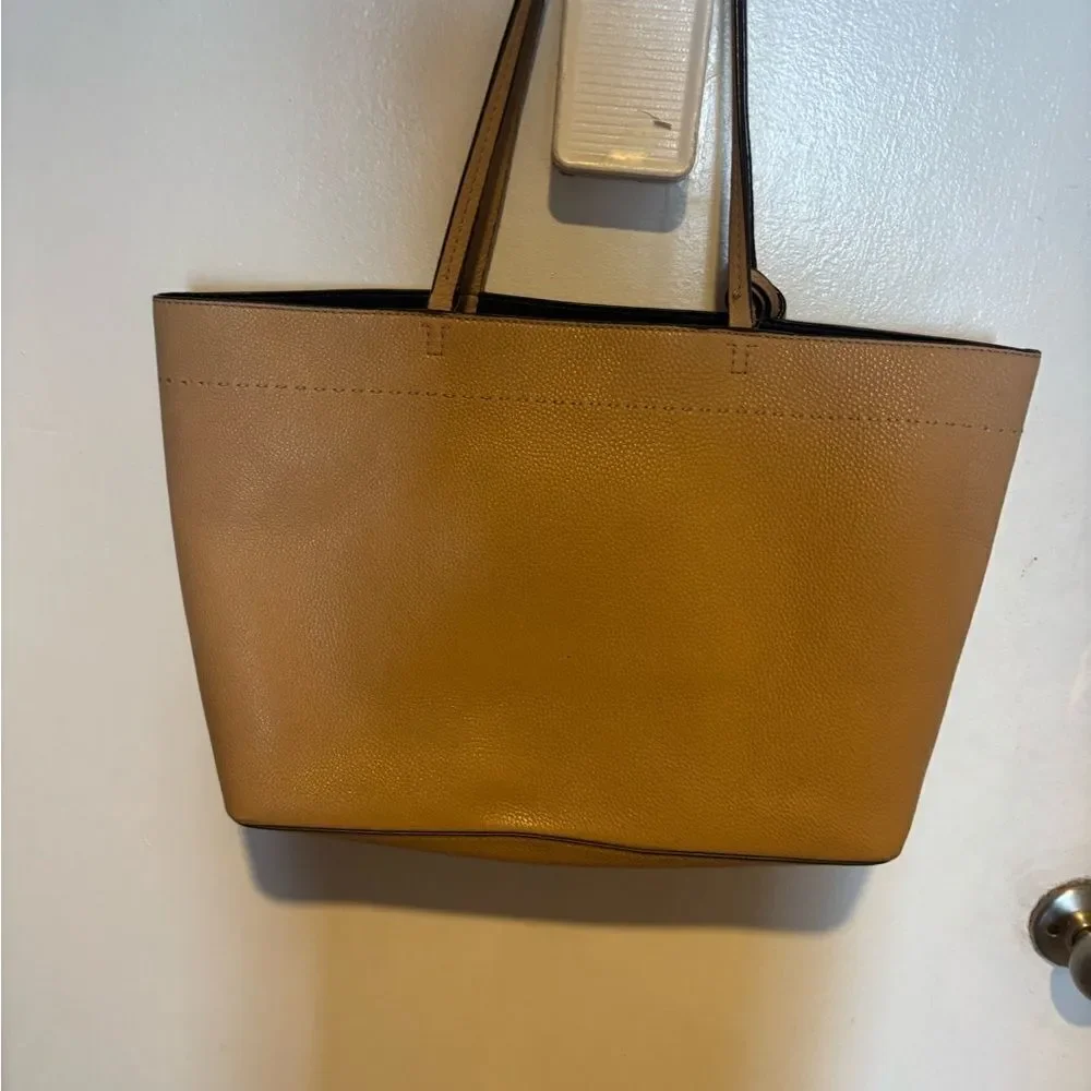 Tory Burch Taylor Tote logo handbag McGraw purse Baguette bag big accessory